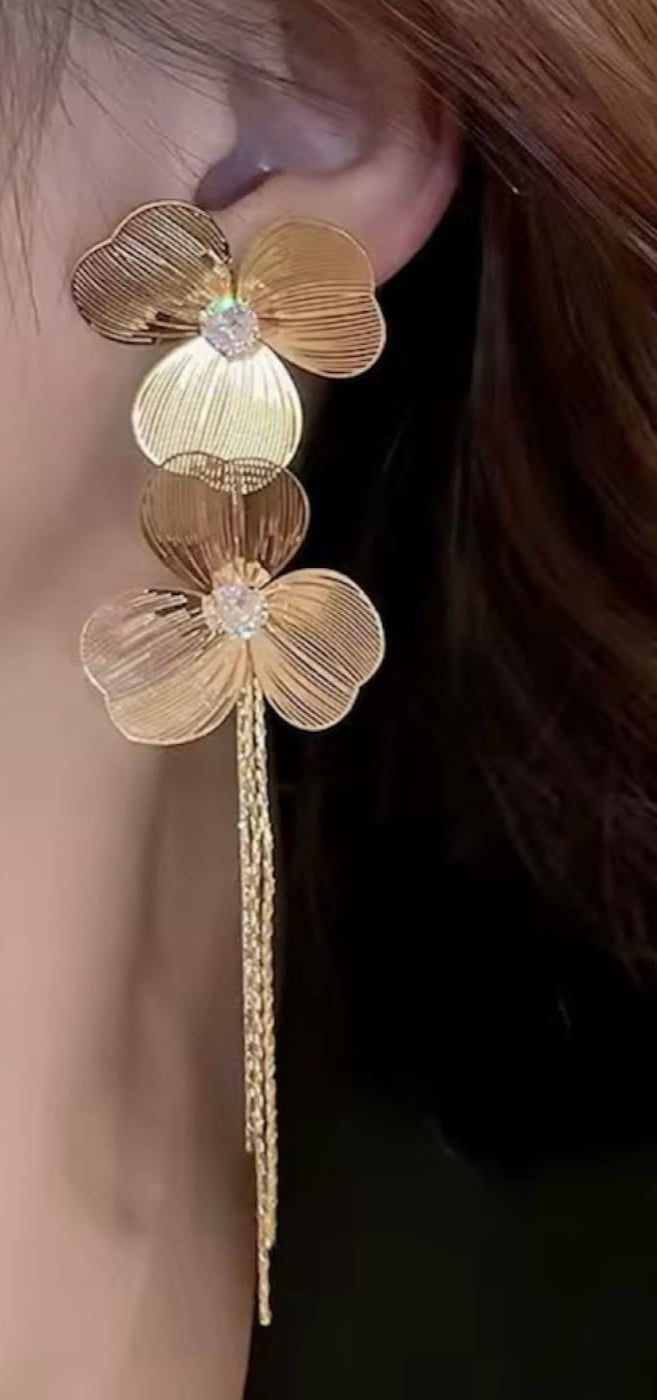 Korvakorut metallikukka | Kulta | Korvakorut