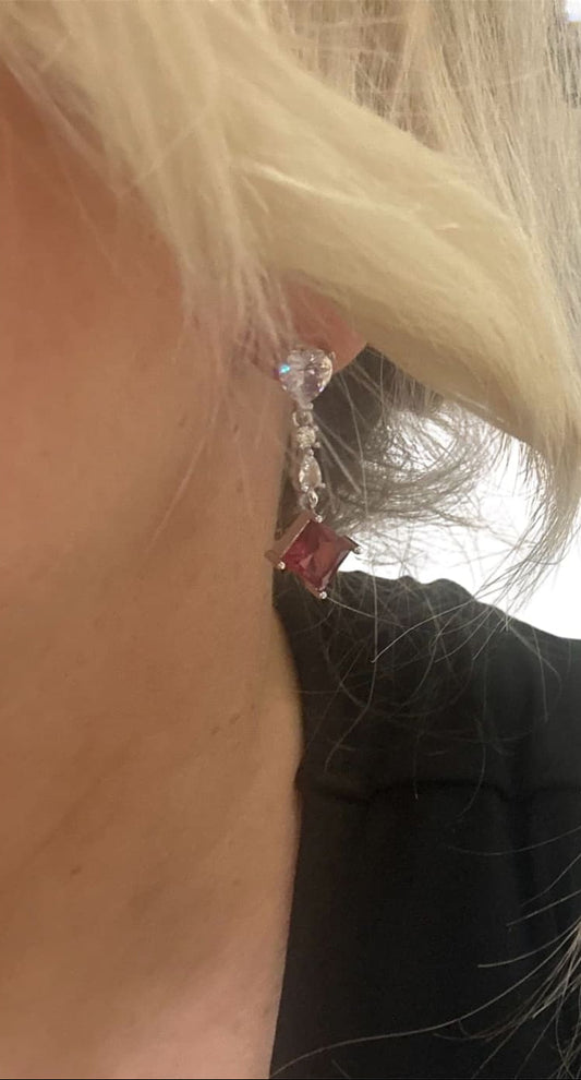 Korvakorut punakivi | Korvakorut