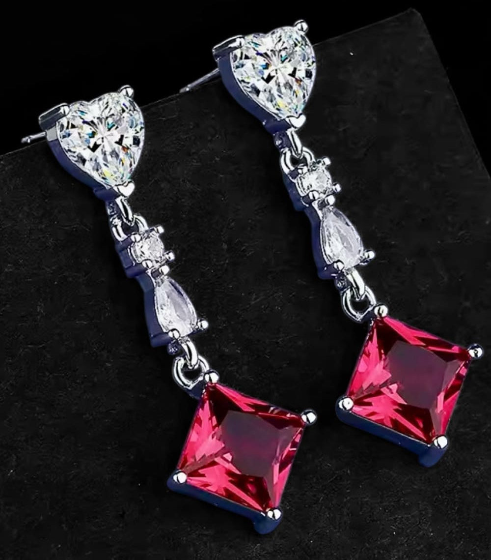 Korvakorut punakivi | Korvakorut