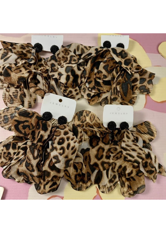 Korvakorut ruskea suunnitelma | ruskea leo kuvio | Korvakorut