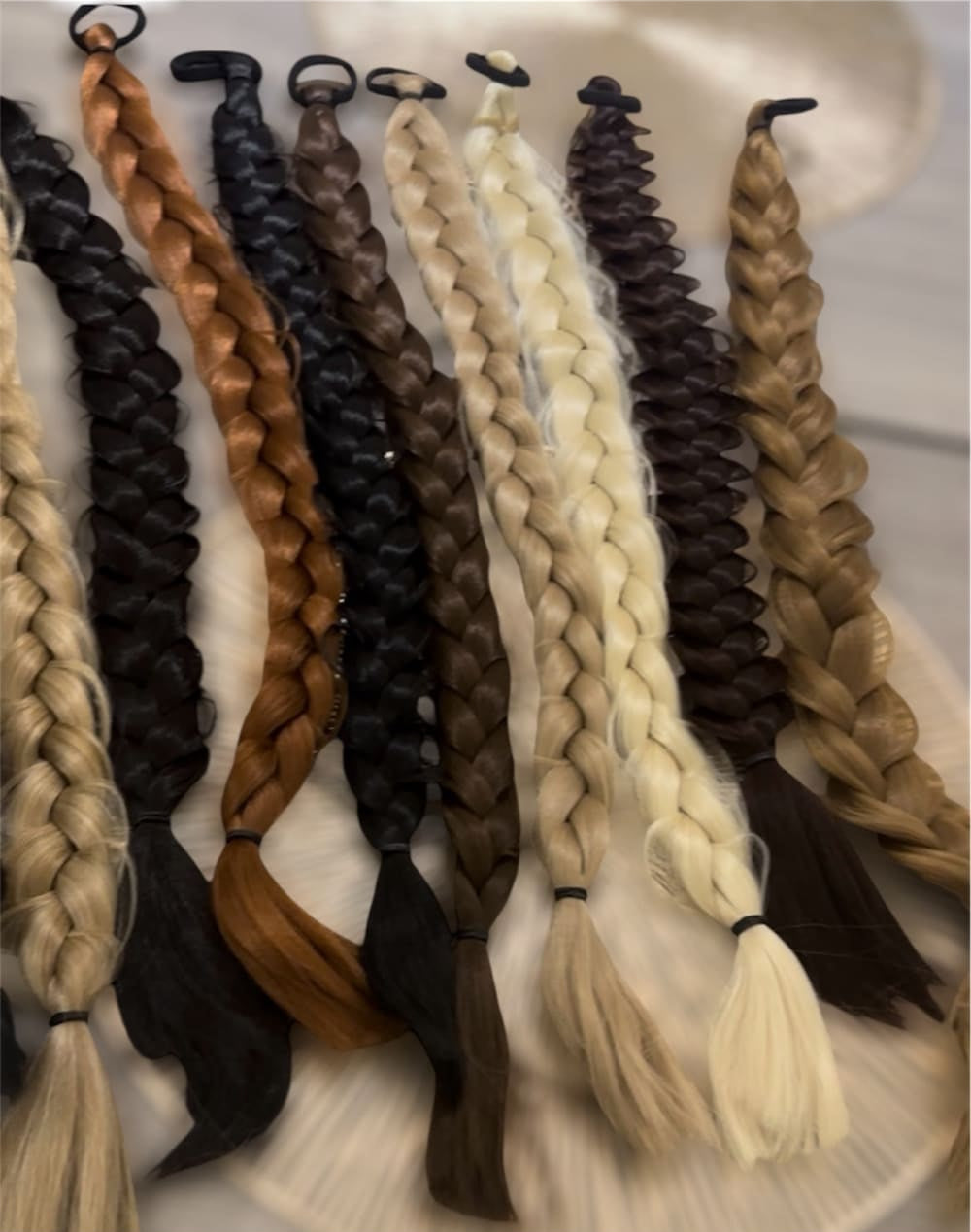 Lettiponnari | Musta | Hiuslisäkkeet