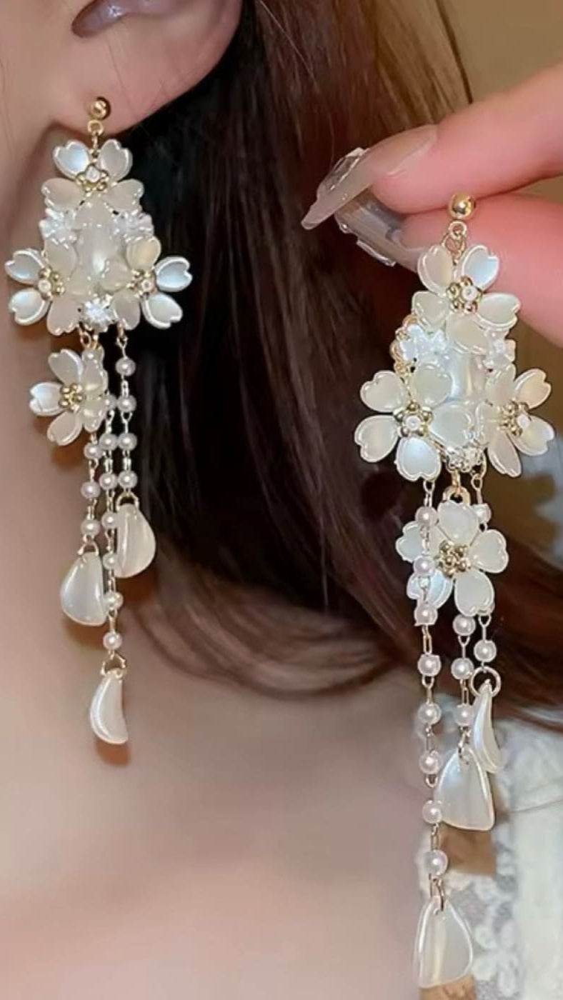 Romance helmi-kukka | Korvakorut