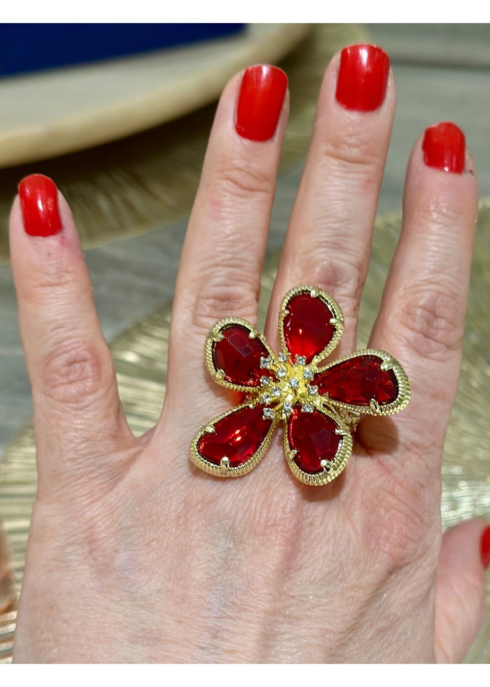 Säihkyvä kukkasormus Eini | punainen-kulta | Sormukset