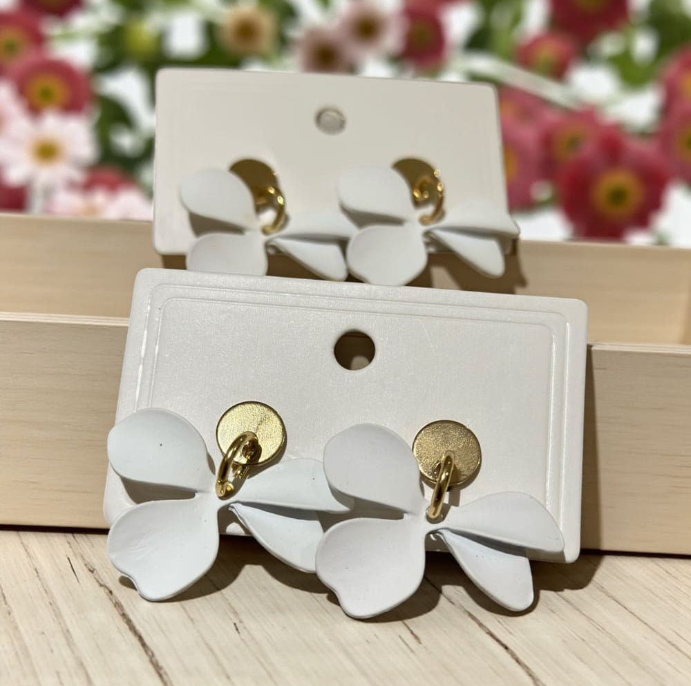 Korvakorut valkokulta | Korvakorut