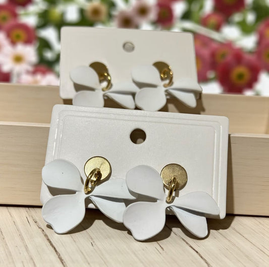 Korvakorut valkokulta | Korvakorut