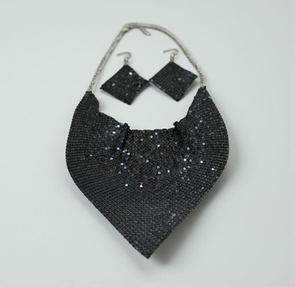 Korvakorut&koruhuivi ILTA | Musta | Kaulakorut