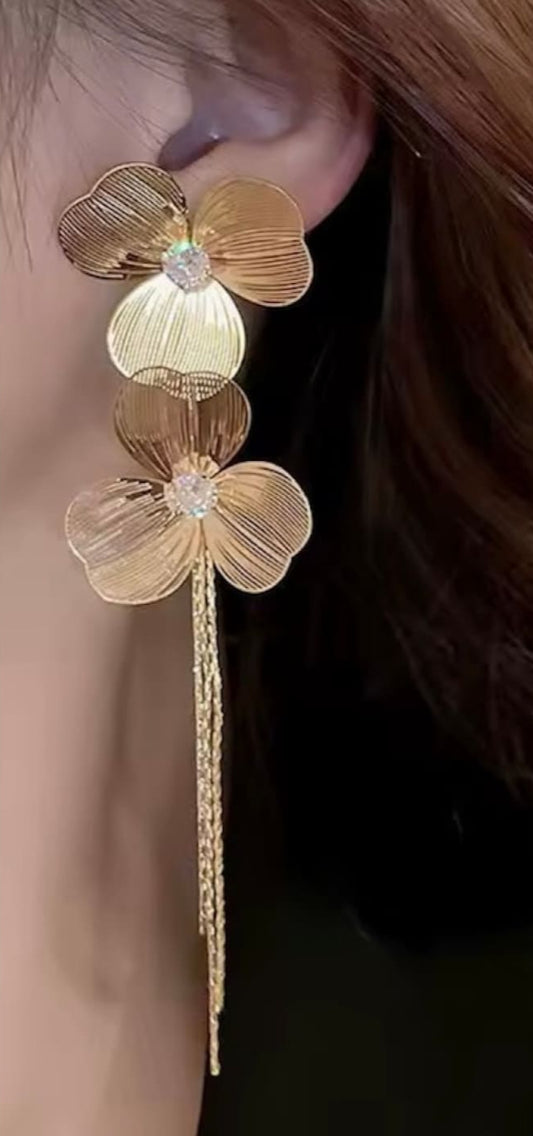 Korvakorut metallikukka | Kulta | Korvakorut