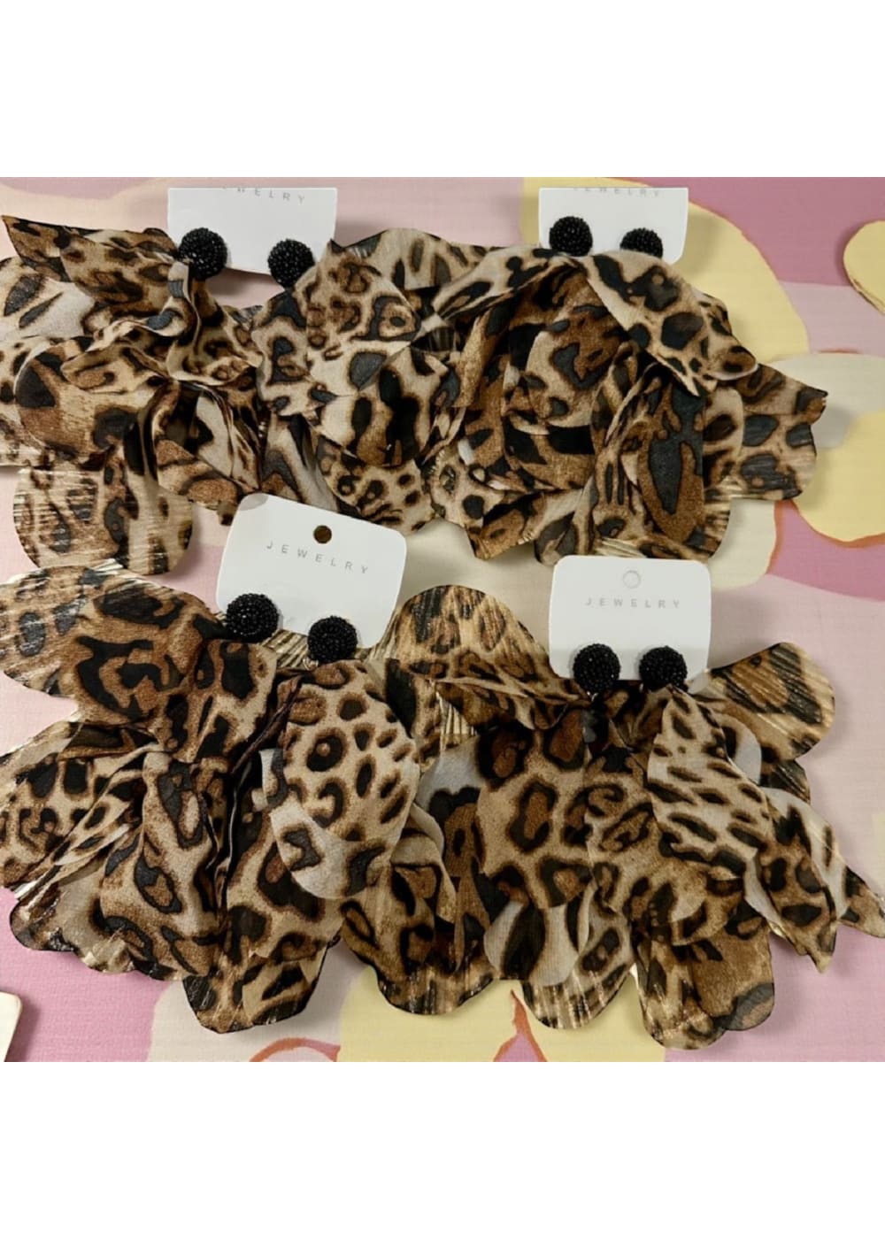 Korvakorut ruskea suunnitelma | ruskea leo kuvio | Korvakorut