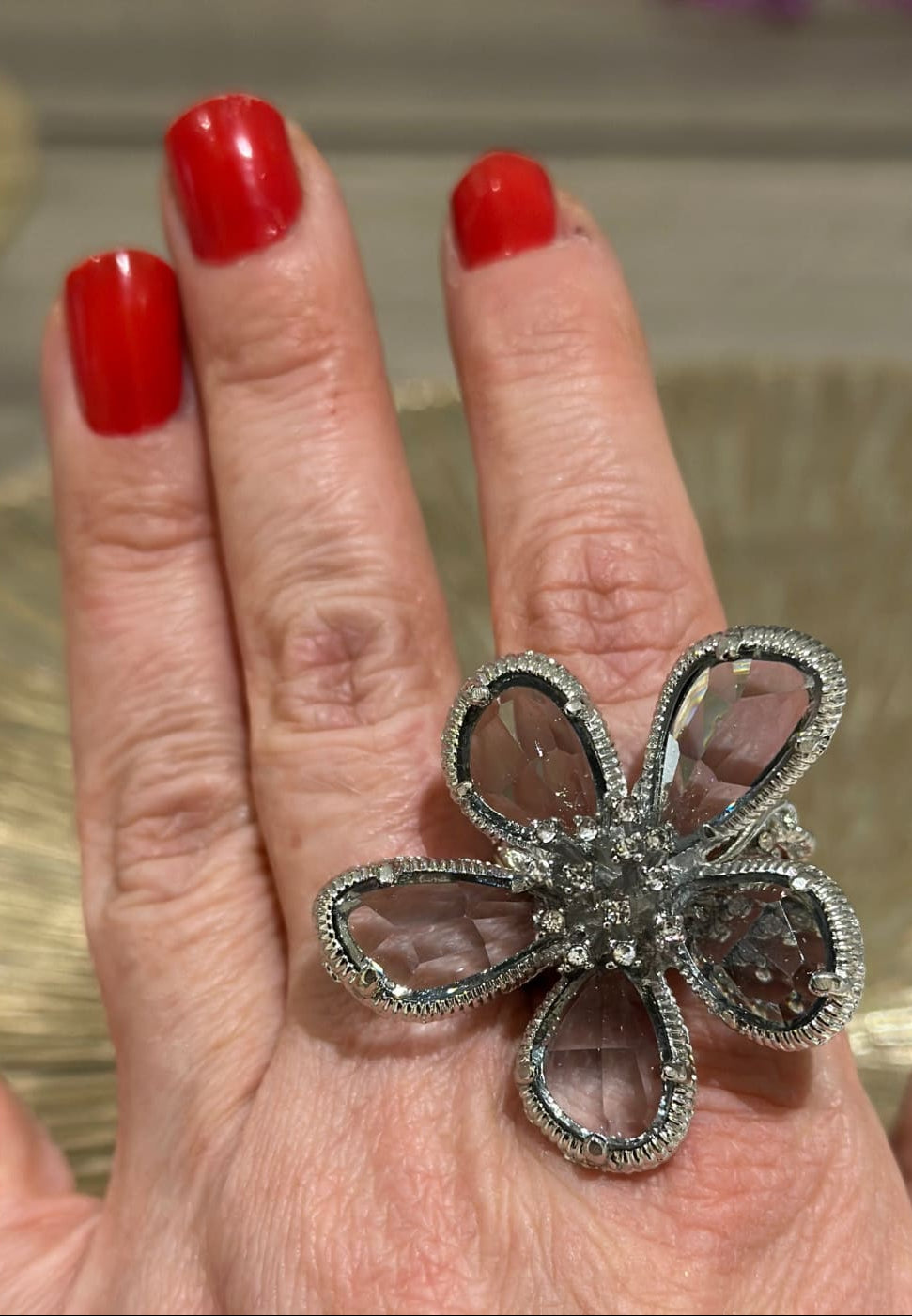 Säihkyvä kukkasormus Eini | harmaa-hopea | Sormukset